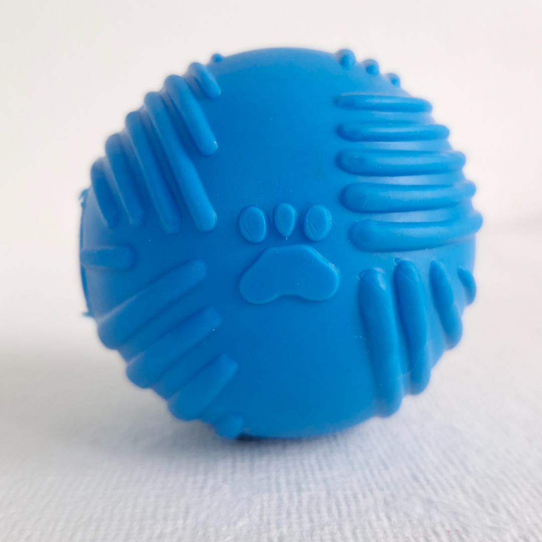 CNC Textured Rubber Fetch Ball with Squeaker – Engaging Chew Toy for Dogs